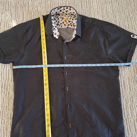 XL short sleeve button down - Picture 2 of 5